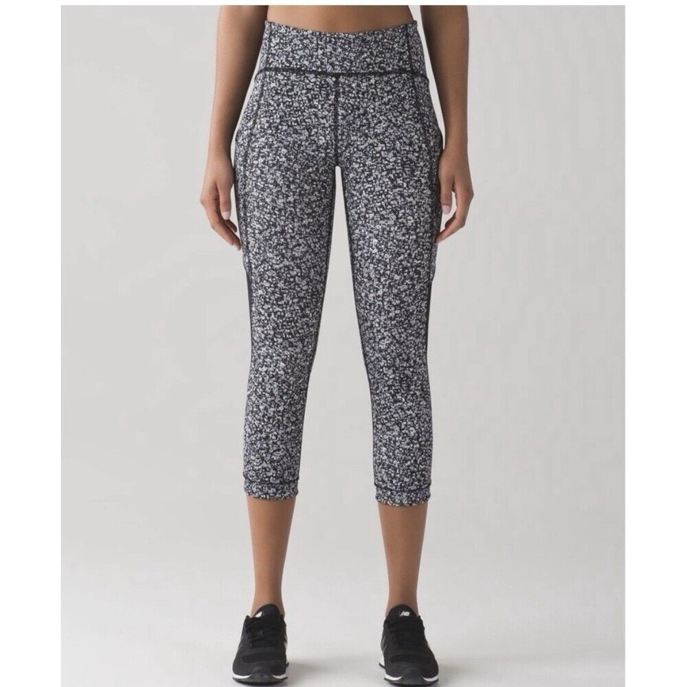 Lululemon Sole Training Crop Leggings Daisy Dust Alpine White Black Size 10